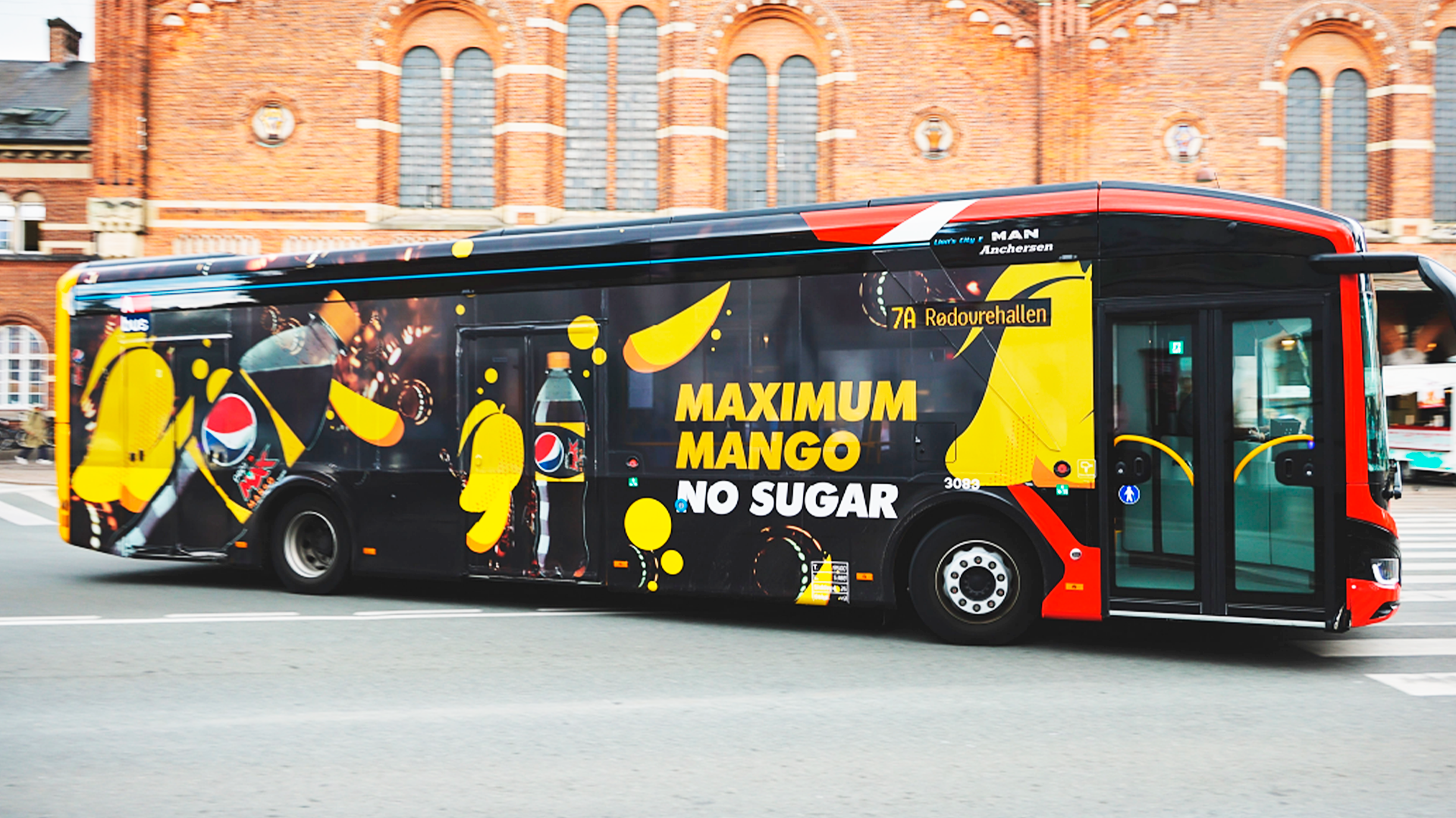 Pepsi Max Mango, bus
